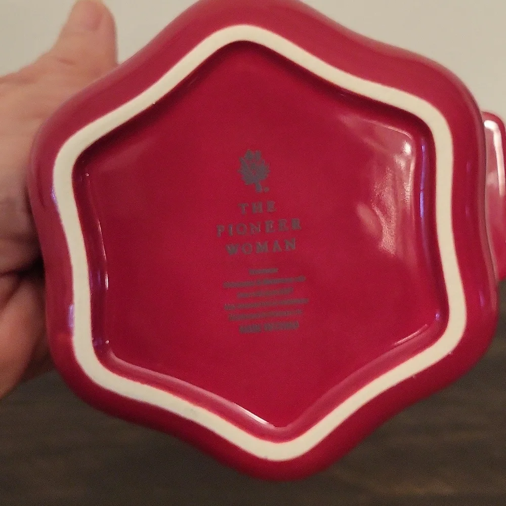 The Pioneer Woman 2 Cup Snowflake Cocotte With Lid
